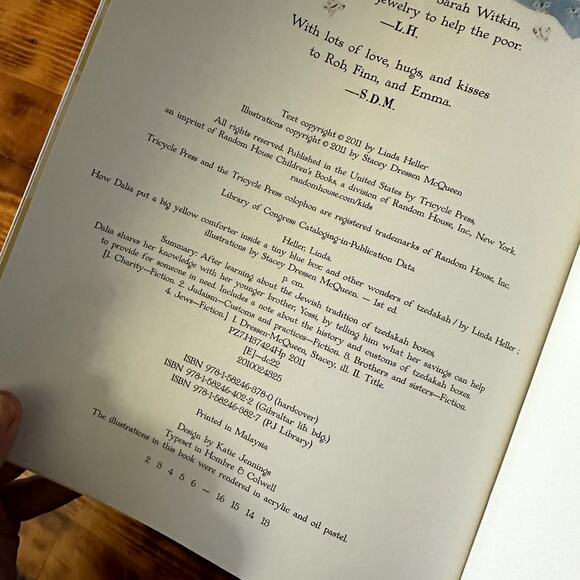 How Dalia Put A Big Yellow Comforter Inside A Tiny Blue Box Tzedakah Jewish Book - Picture 3 of 8